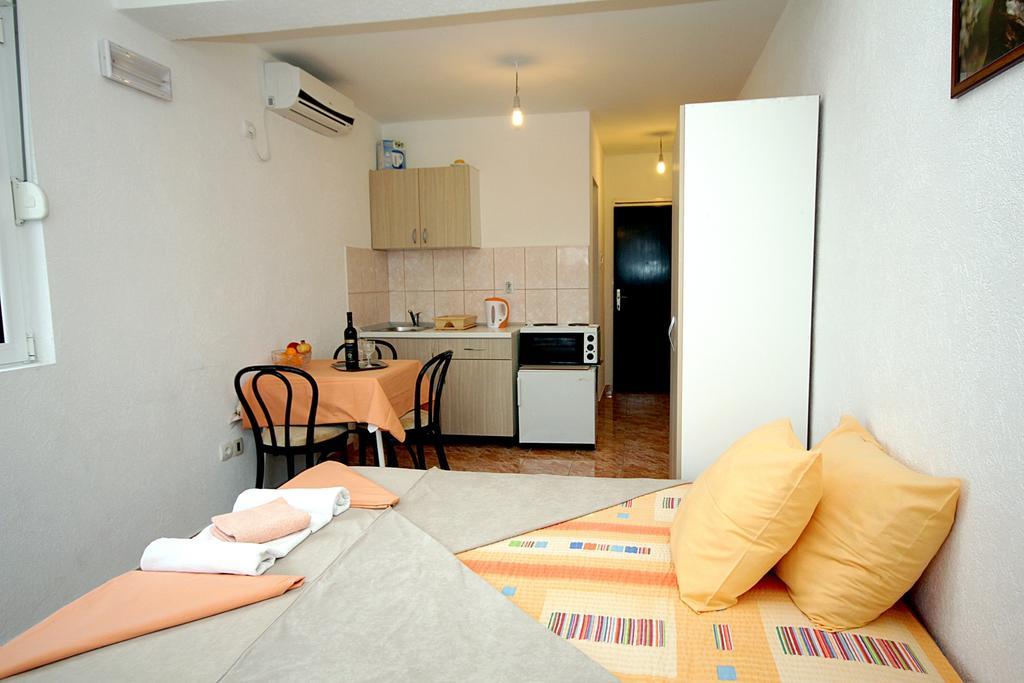 Apartmani Neda Bane Петровац Номер фото